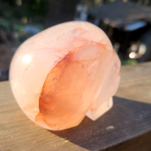 Pink Quartz with red inclusions handcarved skull 💀 - Picture 11 of 12